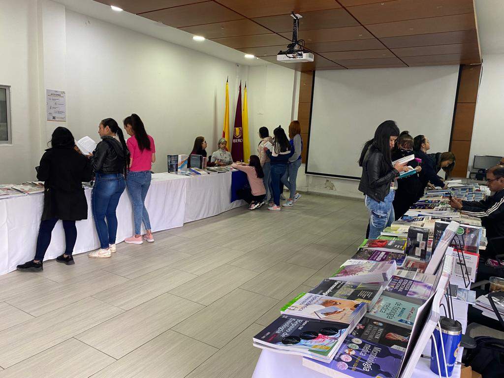 Imagen2-noticia-IBERO-culminó-exitosamente-la-4ta-Feria-de-Editoriales-2023