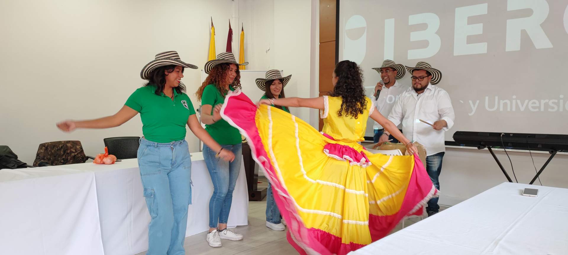 Imagen2-noticia-mexicanas-en-la-ibero-pasantía-de-verano-del-programa-delfín-2023